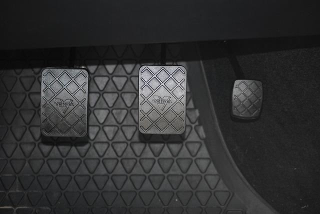 Hình ảnh minh họa ý nghĩa của từ accelerator pedal