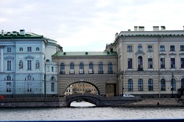 Hình ảnh minh họa ý nghĩa của từ adjacent