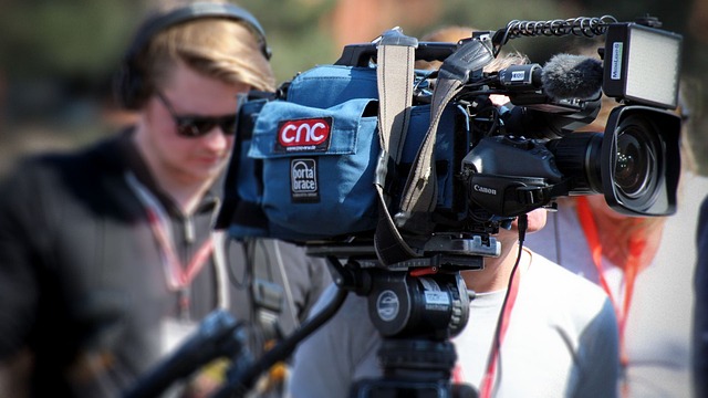 Hình ảnh minh họa ý nghĩa của từ assistant camera operator