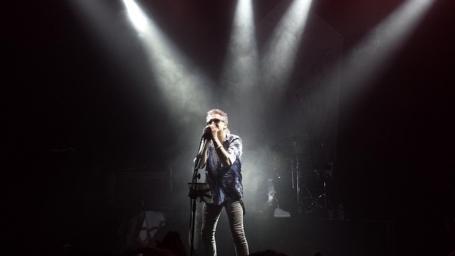 Hình ảnh minh họa ý nghĩa của từ backroom deal