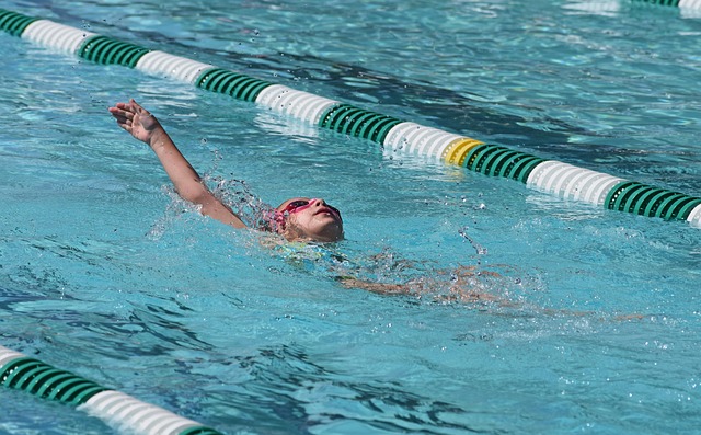 backstroke swimming