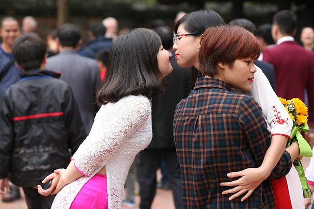 Hình ảnh minh họa ý nghĩa của từ betraying