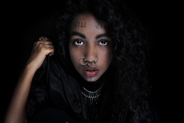 Hình ảnh minh họa ý nghĩa của từ brown-noser