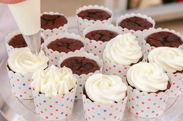 cake decorating