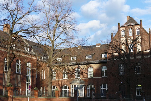 Hình ảnh minh họa ý nghĩa của từ charitably