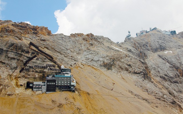 Hình ảnh minh họa ý nghĩa của từ cliffhanger