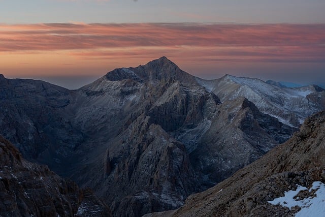 Hình ảnh minh họa ý nghĩa của từ climbing
