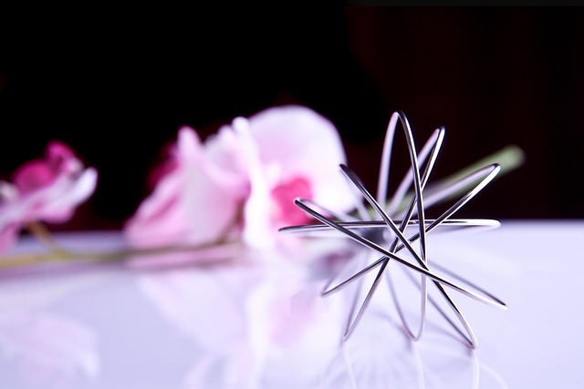 Hình ảnh minh họa ý nghĩa của từ contradicting