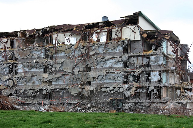 Hình ảnh minh họa ý nghĩa của từ demolisher