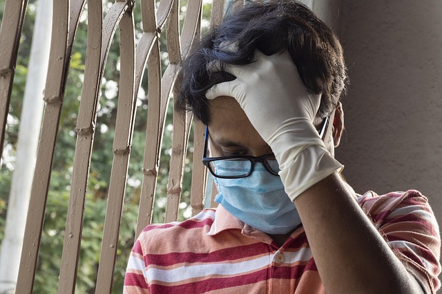 Hình ảnh minh họa ý nghĩa của từ emotional distancing