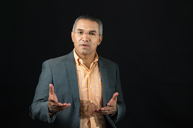 Hình ảnh minh họa ý nghĩa của từ explaining