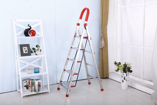 Hình ảnh minh họa ý nghĩa của từ folding ladder