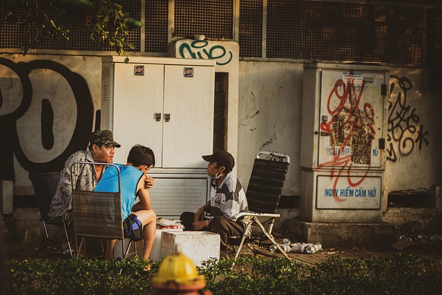 Hình ảnh minh họa ý nghĩa của từ gossiping