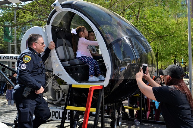 Hình ảnh minh họa ý nghĩa của từ helicopter parenting