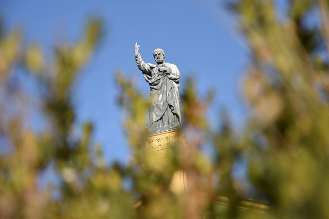 Hình ảnh minh họa ý nghĩa của từ hero