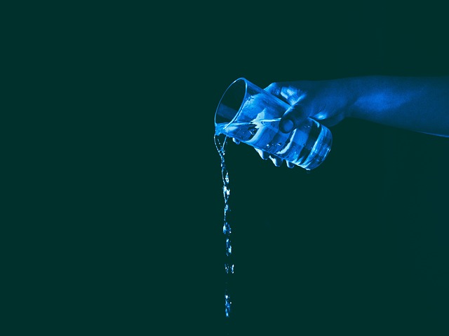hold still