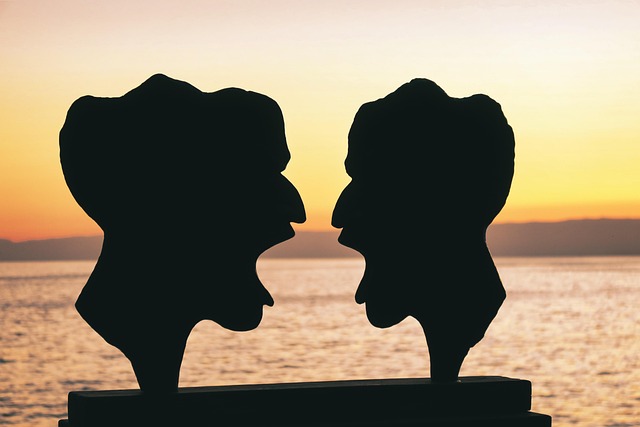 Hình ảnh minh họa ý nghĩa của từ hue and cry