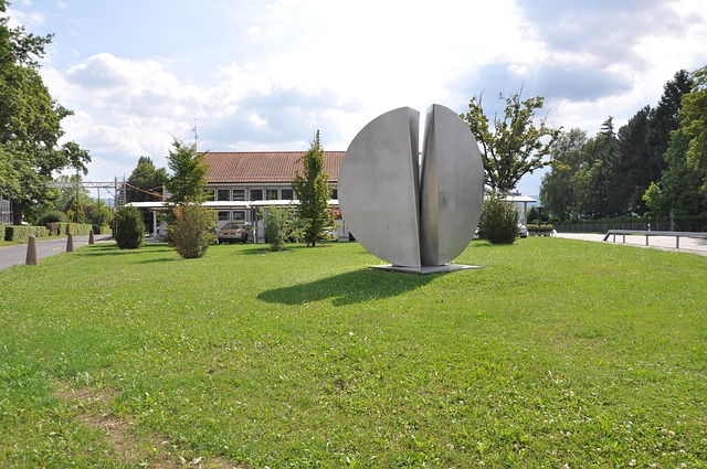 Hình ảnh minh họa ý nghĩa của từ hugely