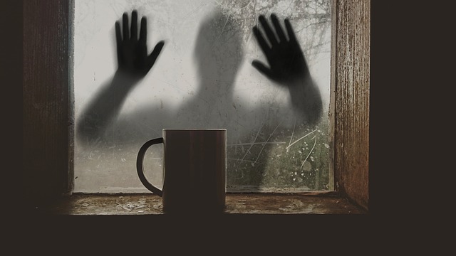 Hình ảnh minh họa ý nghĩa của từ in conflict with