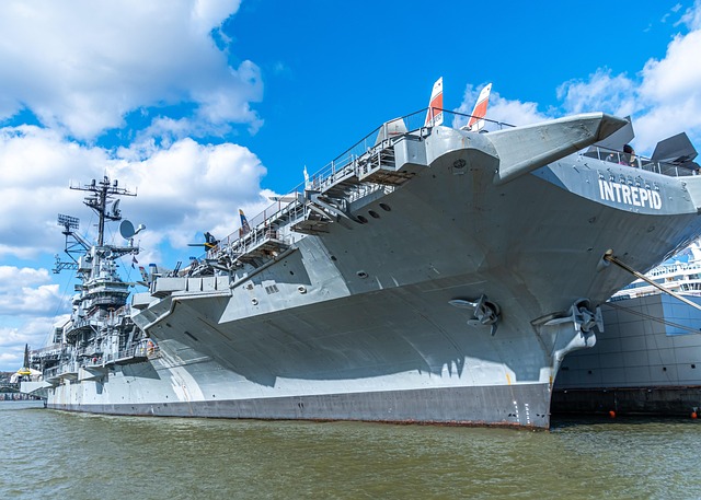 Hình ảnh minh họa ý nghĩa của từ intrepid