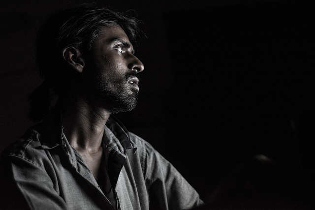 Hình ảnh minh họa ý nghĩa của từ introspectively