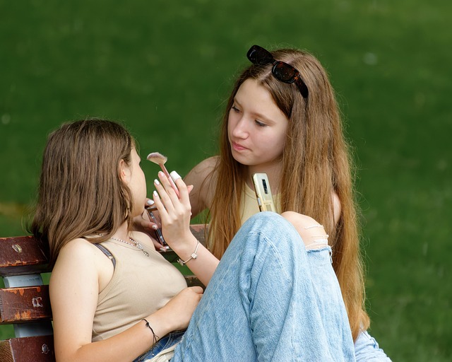 make friends with