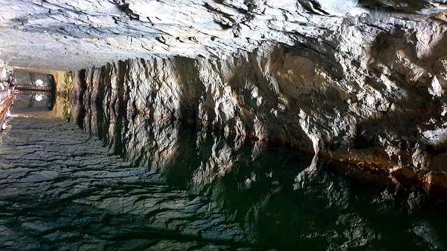 Hình ảnh minh họa ý nghĩa của từ man-made light