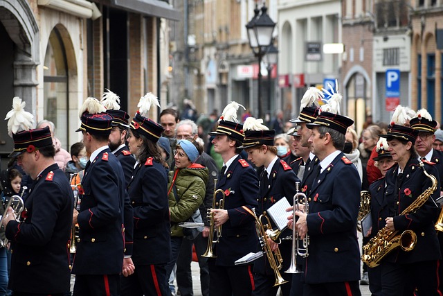 Hình ảnh minh họa ý nghĩa của từ marching