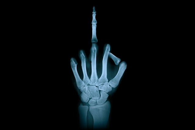 middle finger