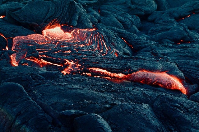 Hình ảnh minh họa ý nghĩa của từ molten rock