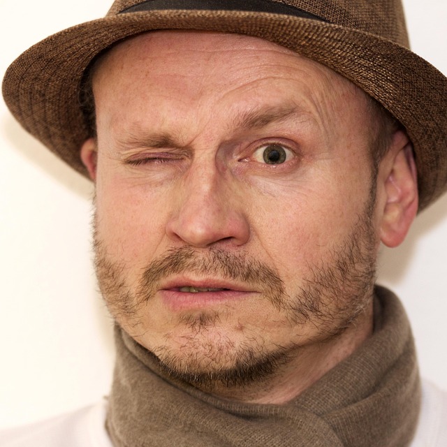 Hình ảnh minh họa ý nghĩa của từ more critical