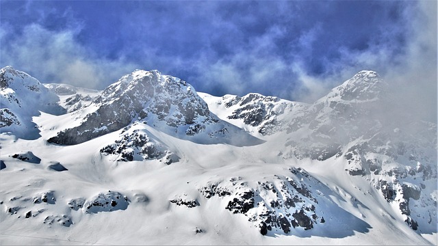 Hình ảnh minh họa ý nghĩa của từ more luminous