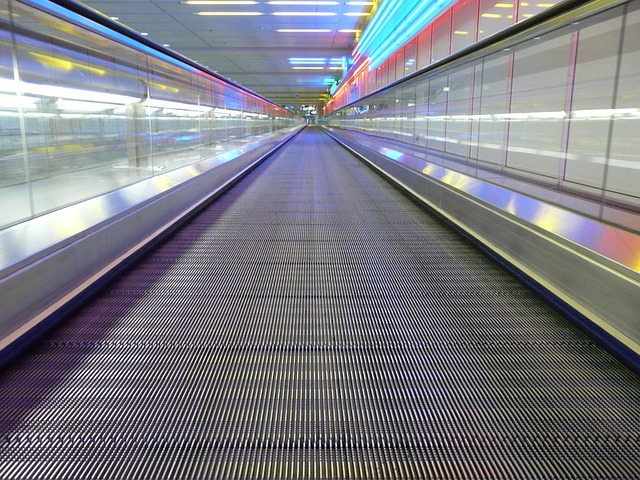 Hình ảnh minh họa ý nghĩa của từ moving walkway