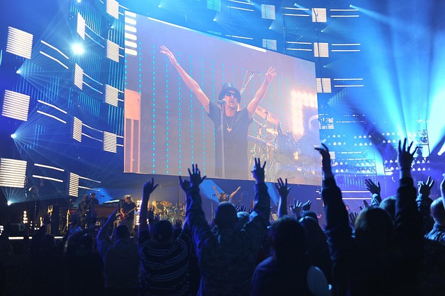 Hình ảnh minh họa ý nghĩa của từ onstage