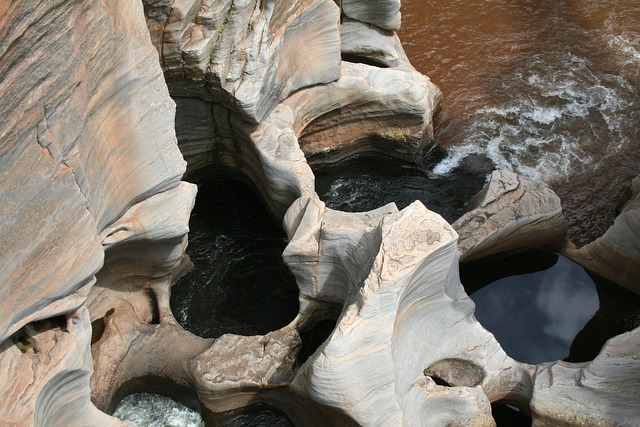 Hình ảnh minh họa ý nghĩa của từ potholed