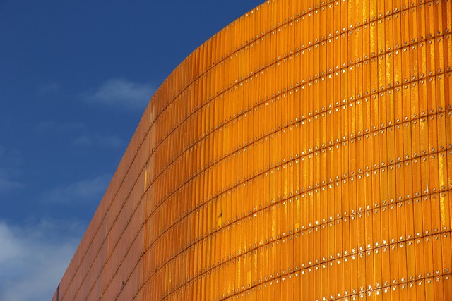 Hình ảnh minh họa ý nghĩa của từ projecting