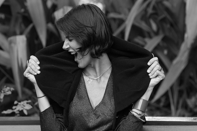 Hình ảnh minh họa ý nghĩa của từ public joke