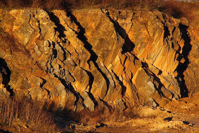Hình ảnh minh họa ý nghĩa của từ quarrying