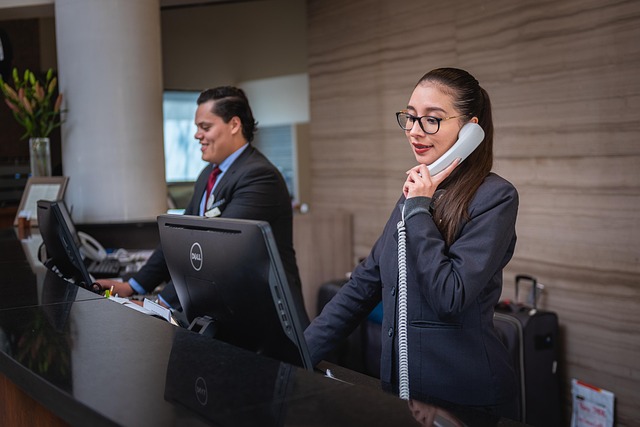Hình ảnh minh họa ý nghĩa của từ receptionist