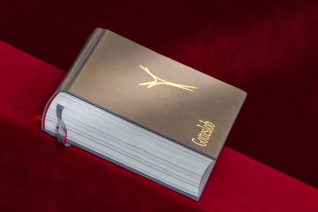 Hình ảnh minh họa ý nghĩa của từ religiously