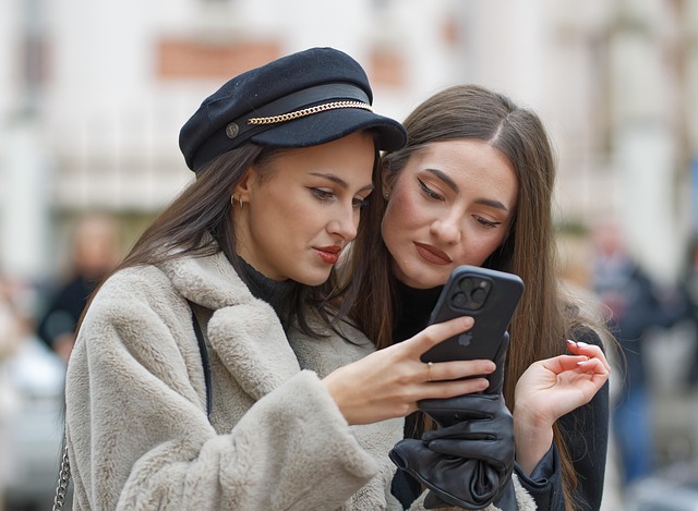 Hình ảnh minh họa ý nghĩa của từ reviewing