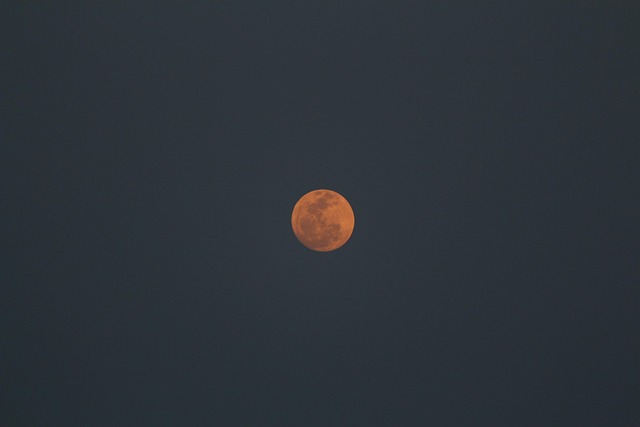 round moon