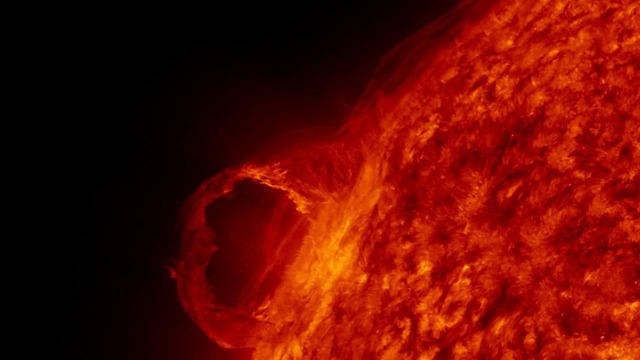 Hình ảnh minh họa ý nghĩa của từ solar prominence