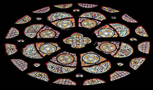 Hình ảnh minh họa ý nghĩa của từ stained-glass window