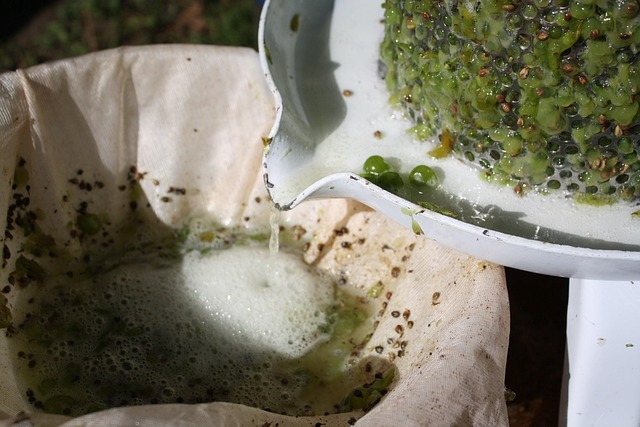 Hình ảnh minh họa ý nghĩa của từ straining