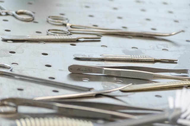 surgical knife