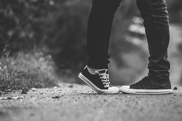 tiptoe