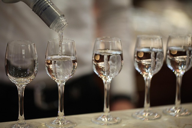 Hình ảnh minh họa ý nghĩa của từ to drink a toast to