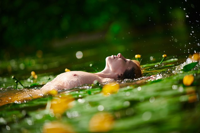 Hình ảnh minh họa ý nghĩa của từ unclothing