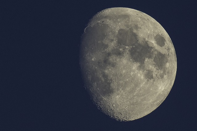 Hình ảnh minh họa ý nghĩa của từ waxing gibbous